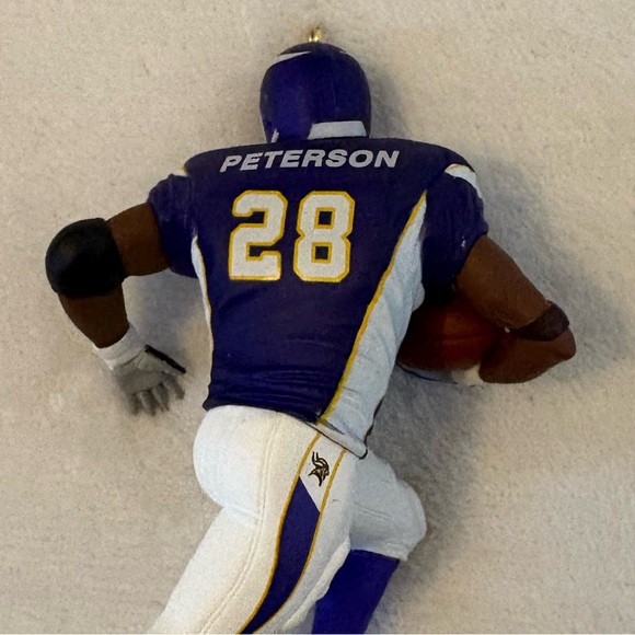 Hallmark Keepsake Ornament: Football Legends Series: Adrian Peterson - Picture 14 of 16
